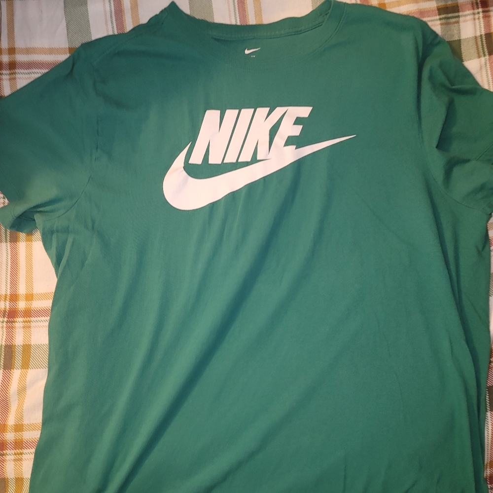 Nike tee